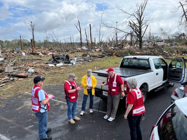 Five volunteers, Disaster